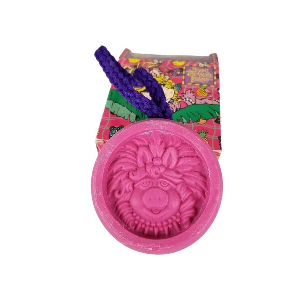 Muppet Treasure Island Miss Piggy Soap-On-A-Rope 3 Oz By Avon Collectible Gift - Picture 1 of 6